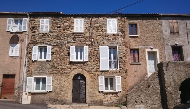 hamlet of ZITAMBOLI 900m above sea level and 1 hour from the sea escala hikes