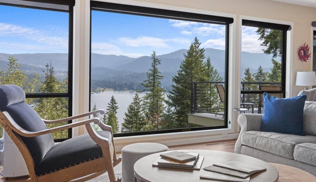 Hayden Escape – Lake Views, Chef’s Kitchen, Outdoor Dining, and Hiking Nearby!