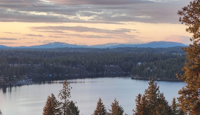 Hayden Lake Retreat Private Deck Lake Views Near Coeur d'Alene