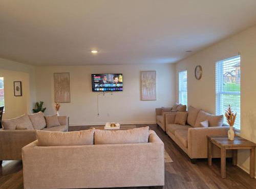 Heart of E-town 5BR Home