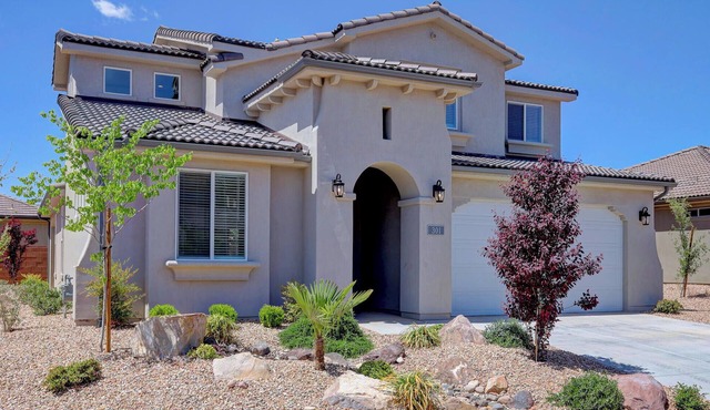 Heart of Sand Hollow 5 Bedroom W/Fire Pit, Pool, & Hot Tub