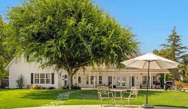 Heated pool, walk to restaurants!