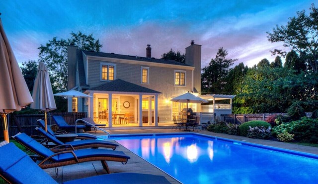 Heated Salt Pool - 10 Minutes to Newport, 5 to Beaches, Parking for 6