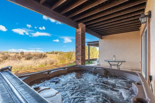 Hidden Hill Casita in Dewey with Private Hot Tub