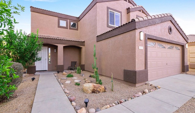 Hidden Paradise - El Mirage 15 minutes to Cardinal Stadium and city attractions!