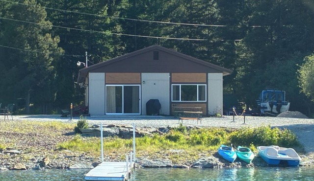 HIDE-A-WAY SUITE RETREAT … Just Steps Away From shoreline on Bitterroot Lake