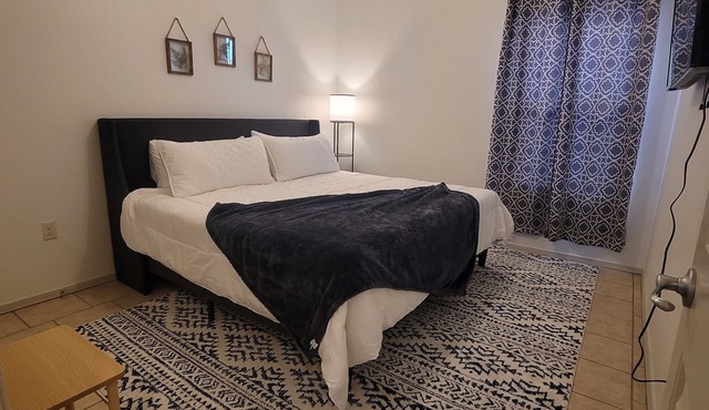 High Desert Haven: 4Rooms-Fully Stocked Kitchen, Family Friendly w/Game Room.