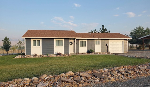 High Desert Haven - A Beautiful 3 Bedroom Home with Optional RV Hookup!