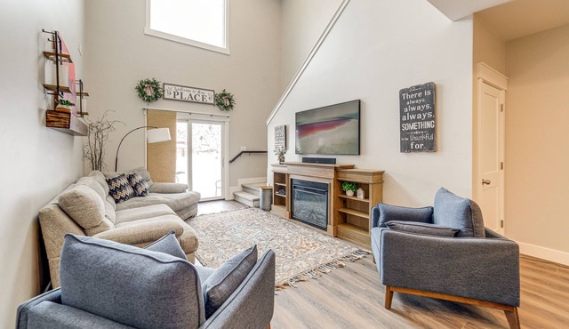 Hike, Fish & Ski! Bright Swan Valley Townhome