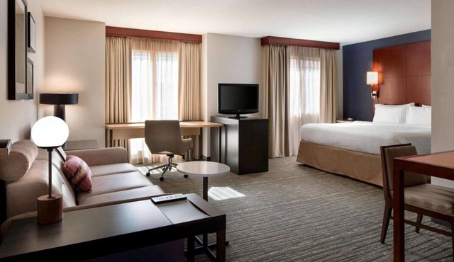 Hiking at Camelback Mountain! Pet-friendly Unit w/Kitchen & Outdoor Pool!