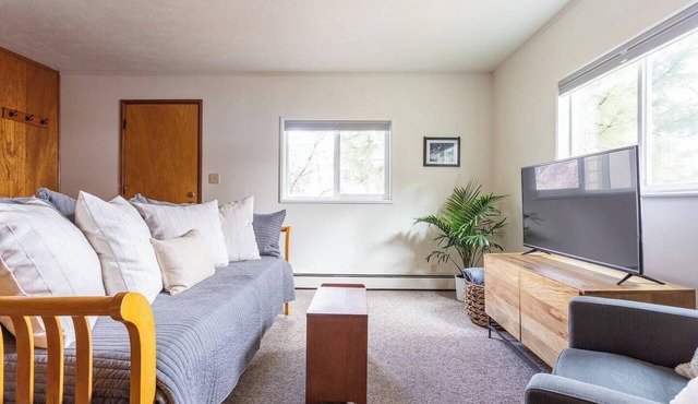 Hip Strip Haven | 4 Blocks to DT, River & Trails