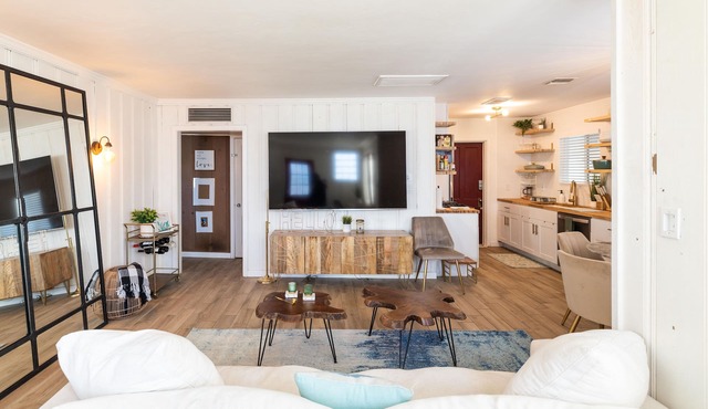 Historic Cozy and Aesthetic Cottage w/Private, Safe Pet-Friendly Yard