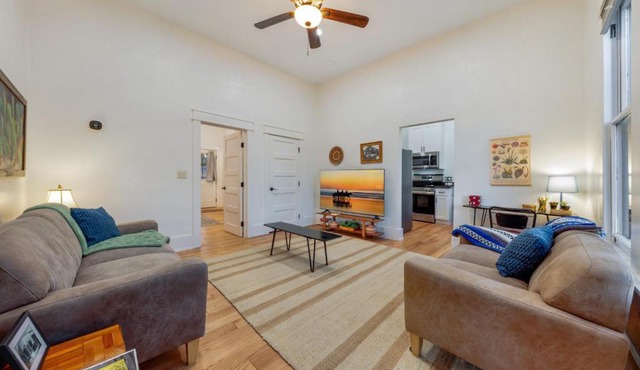 Historic Duplex, Near 4th and Congress, 1 BR 1 BA