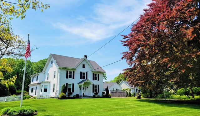 Historic quaint property. Enjoy a day at the beach then a dip in pool and relax.