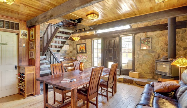 Historical Mtn-view Getaway w/Hot Tub in Sandy!