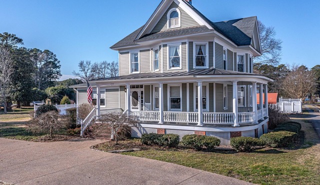 Historical Queen Anne on Main Street Reedville!