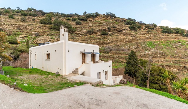 Holiday Home 'Moraki Apartment 2 Andros' with Private Terrace, Wi-Fi and Air Conditioning