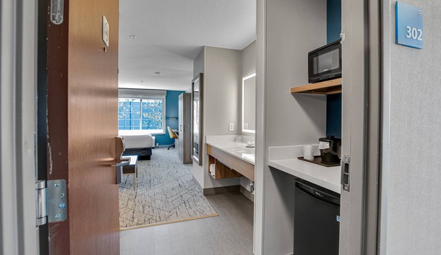 Holiday Inn Express Hotel & Suites Portland-Jantzen Beach by IHG