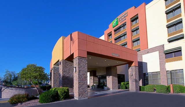 Holiday Inn Express & Suites Tempe by IHG