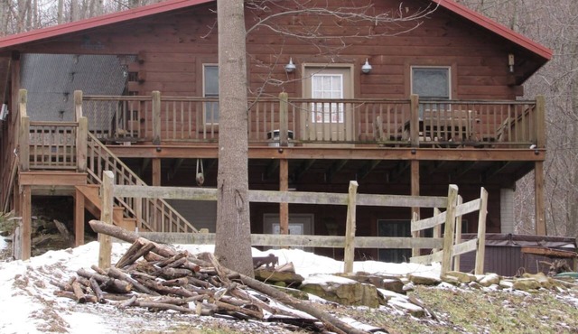 Holler Cabin 4 bedroom Hocking Hills-Tar hollow (price calculated per # guests)