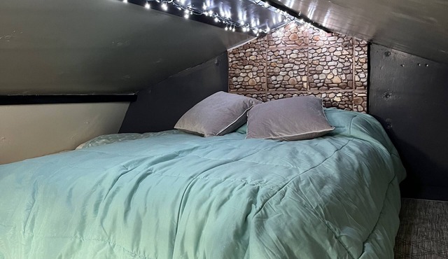 HOLY MOLY looking for small family to spend time. Sleeps 5