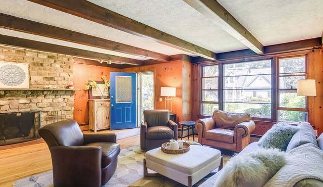 Home in Narragansett w/Beach Access!