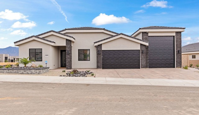 Horizon Luxe Escape | 4BR Home w/Soaking Tub