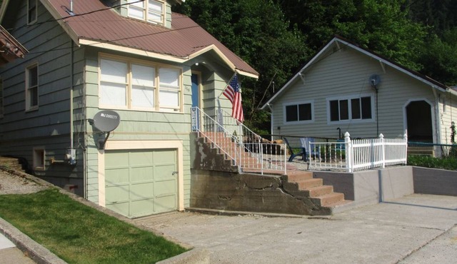 Hot Tub, Fire Pit, BBQ, Hulu & Netflix!, Just off Pulaski!