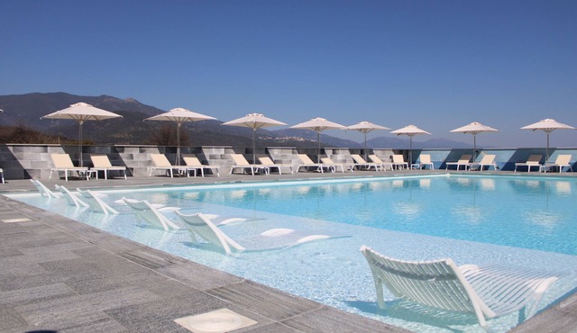 hotel residence between sea and mountains, ideal for families.