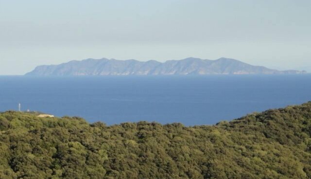 House beautiful nature sea and mountain views, garden, air conditioning