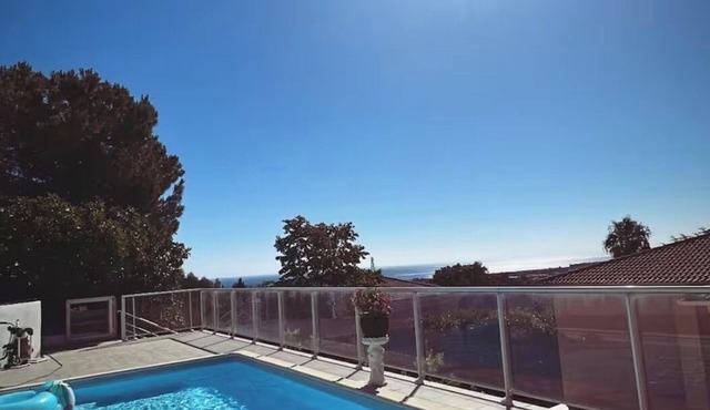 House with pool and sea view