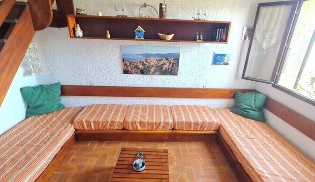 House with pool and tennis court in Porticcio