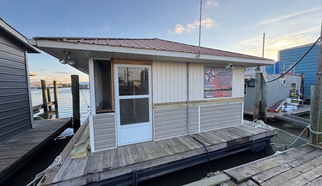 Houseboat in Venice Marina