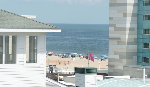 Howard Johnson by Wyndham Virginia Beach At The Beach