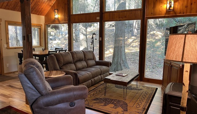 Huckleberry House remodeled mountain retreat!