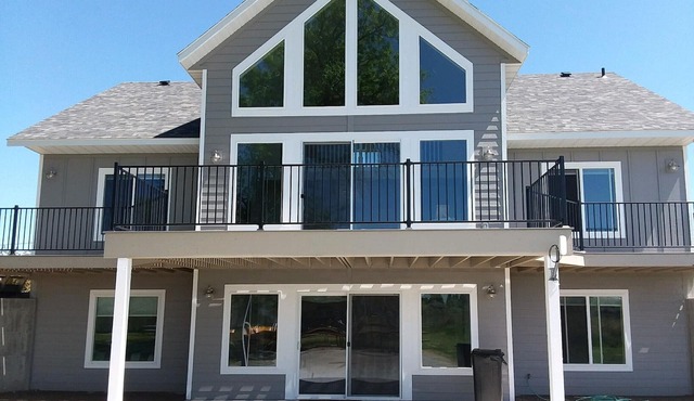 Huge Lakefront House - sleeps 22! Private Dock! Boating, Water Skiing, Rafting!