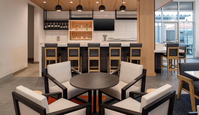 Hyatt House Fresno Campus Pointe