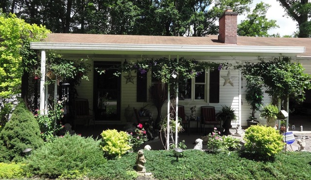 Ideal for traveling professionals. Private 2-bedroom home in peaceful Mansfield.