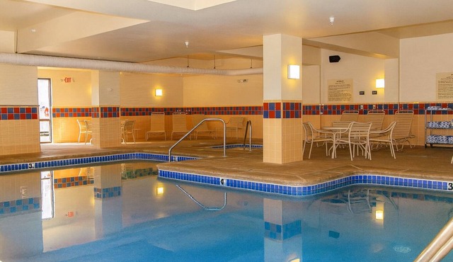 Ideal Kingman Retreat: Free Hot Breakfast & Indoor Pool Access | Near Downtown