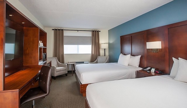 Ideal Mix of Comfort and Value! 3 Relaxing Units, Outdoor Pool, Free Parking