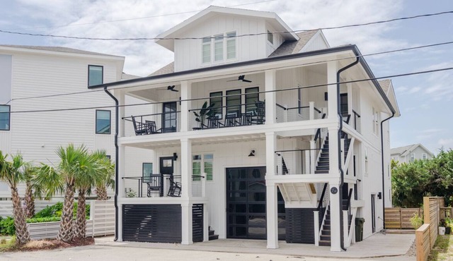 Immaculately Renovated 6BR Home w Sound Views