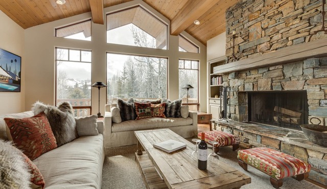 Impeccable Ski Home in Elkhorn Community with Mountain Views