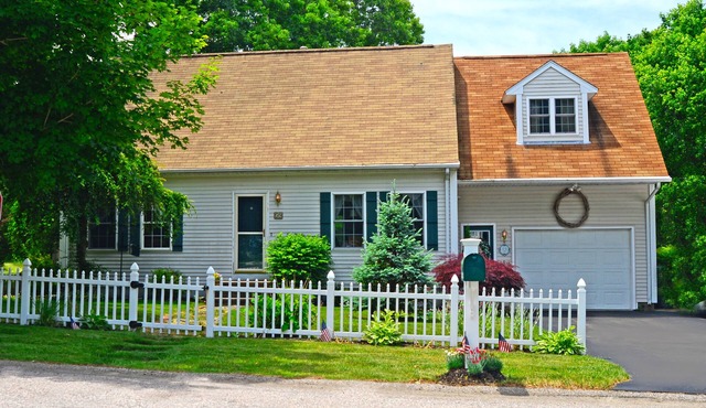 IN-GROUND POOL, Close to Beach/Vineyards, Wickford, Newport & Narragansett