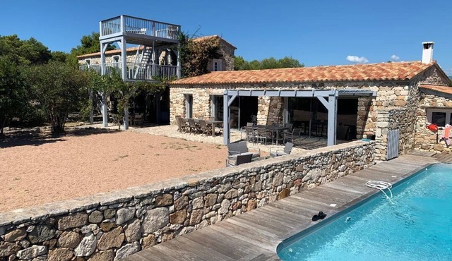 In the heart of the Sperone golf course and a stone's throw from Ciappili beach