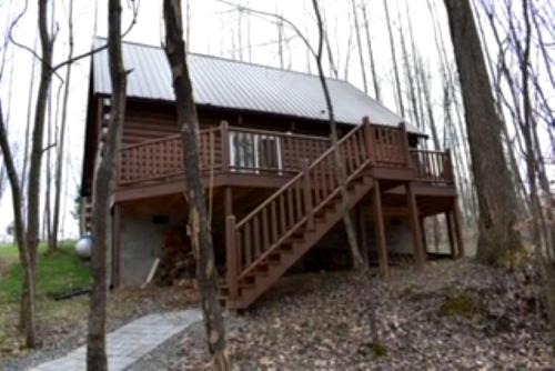 Incredible Cabin with Fireplace and Hot-tub in Campbellsville, Kentucky