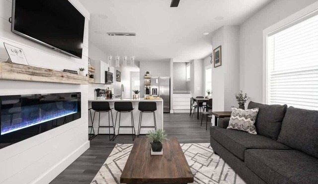 Indy City Stay | Room for 6 | Modern Comfort