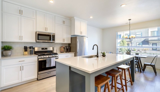 Inviting American Fork Home with Community Pool!