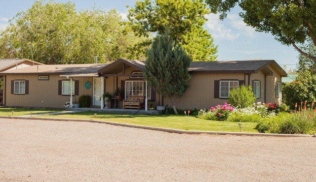 Inviting and relaxing country house right on I-70 in beautiful Sevier Valley.