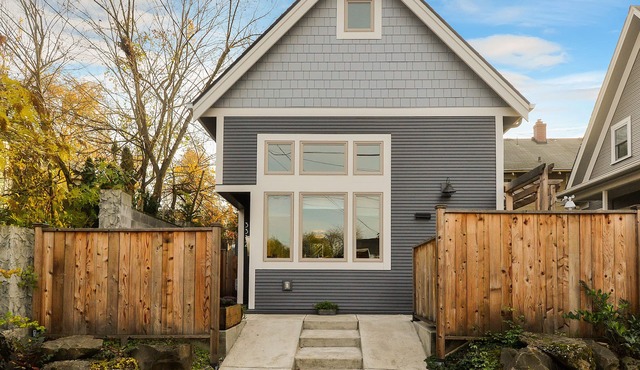 Inviting Designer Cottage