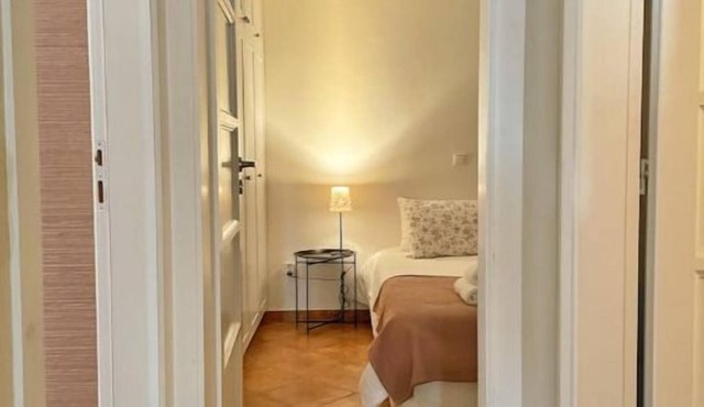 IRIDA Top-Floor Serenity - 5 mins to Batsi
